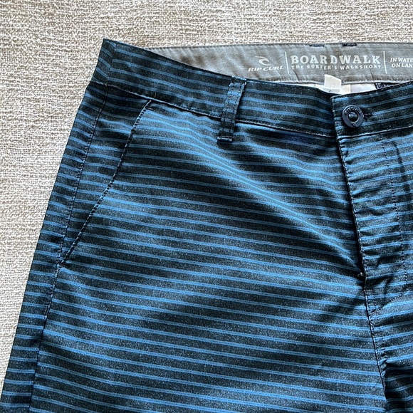 Mens rip curl boardwalk shorts (32) - Picture 2 of 10